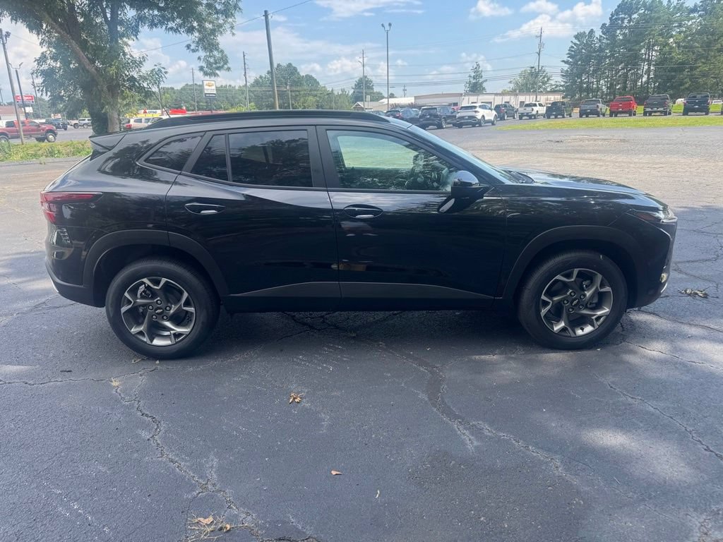 New 2026 Chevrolet Trax LT w/ LT Convenience Package FWD image 10