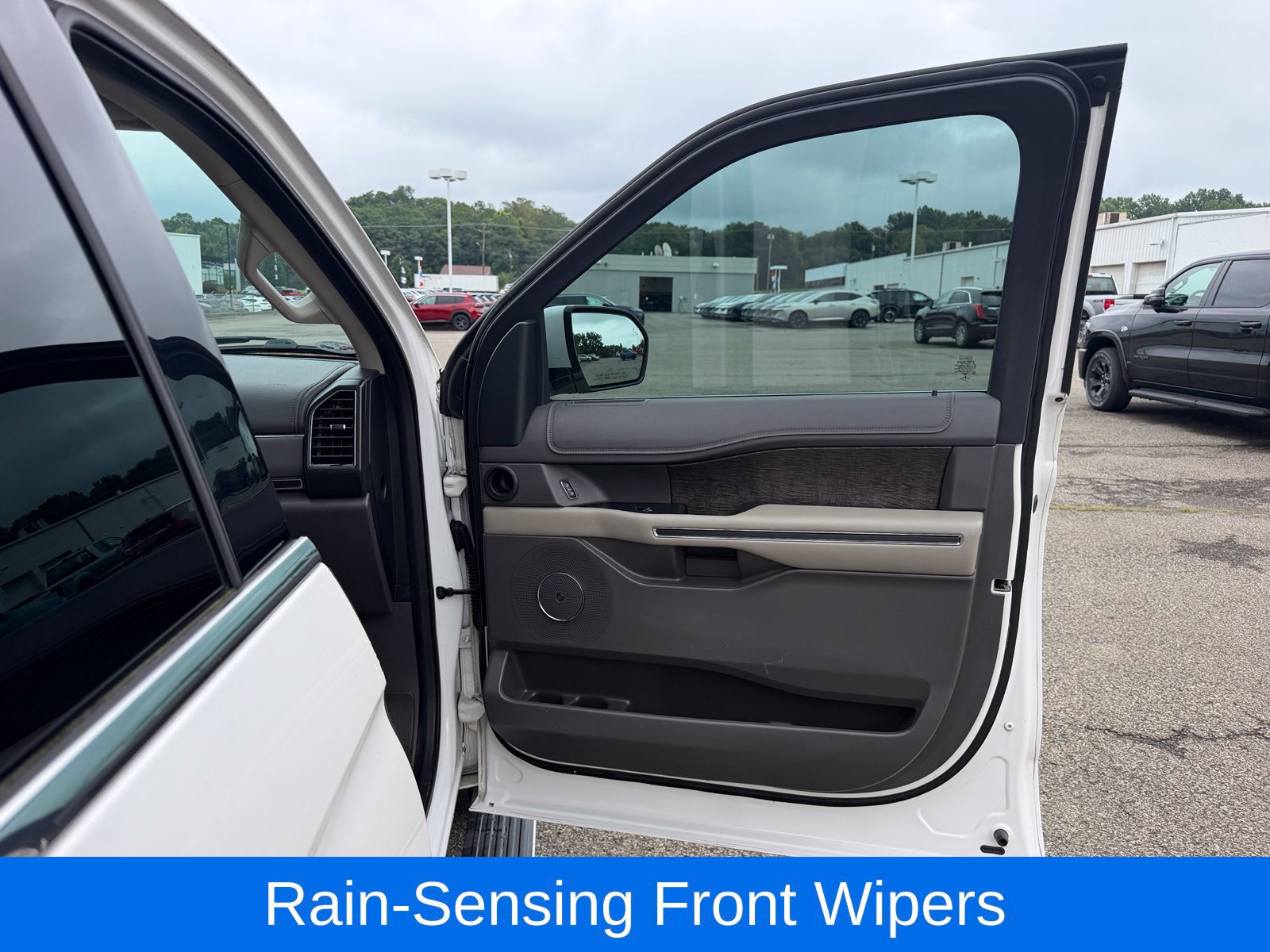 Used 2018 Ford Expedition Limited w/ Equipment Group 301A AWD/4WD image 41
