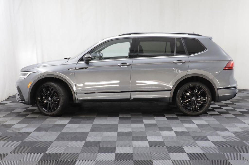 Used 2022 Volkswagen Tiguan SE R-Line AWD/4WD image 3