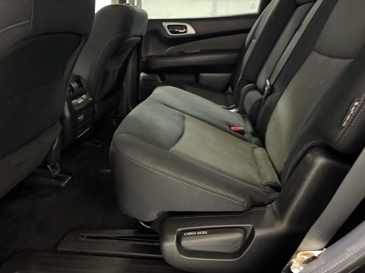 Used 2019 Nissan Pathfinder SV AWD/4WD image 14