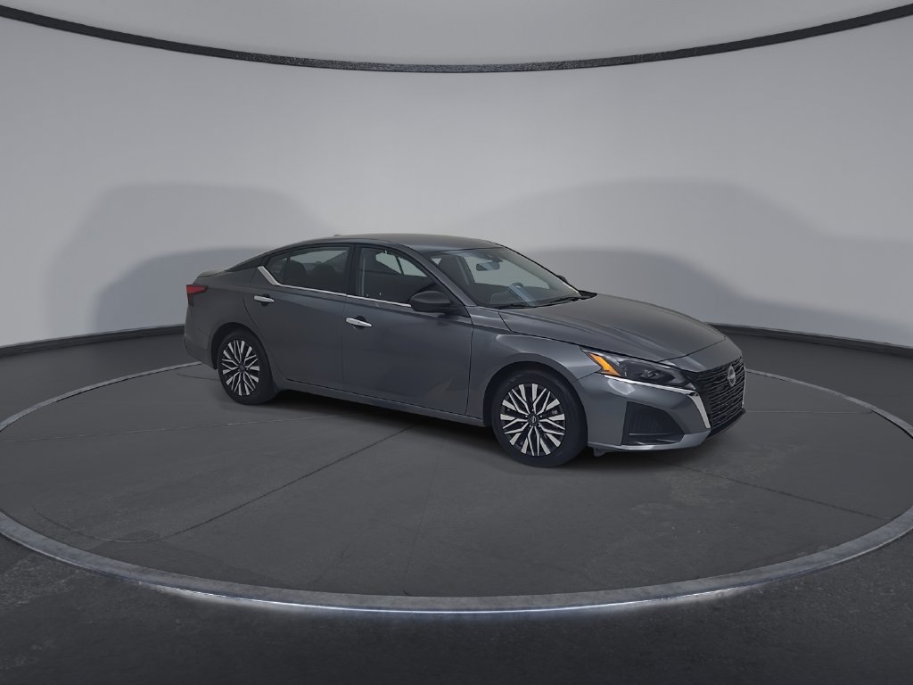 Used 2025 Nissan Altima 2.5 SV FWD image 2