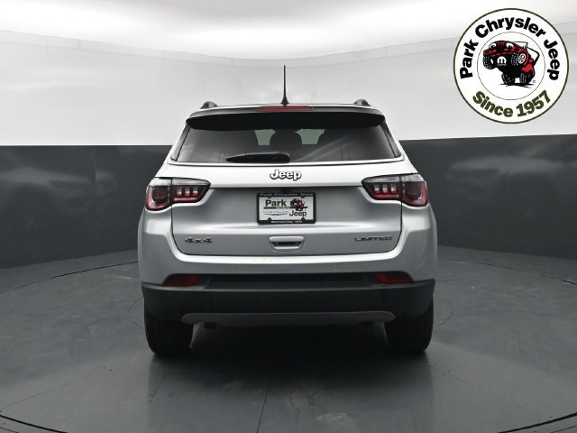 Used 2024 Jeep Compass Limited AWD/4WD image 5