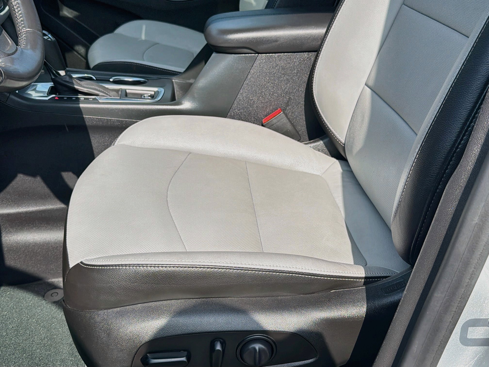 Used 2021 Chevrolet Equinox Premier FWD image 20