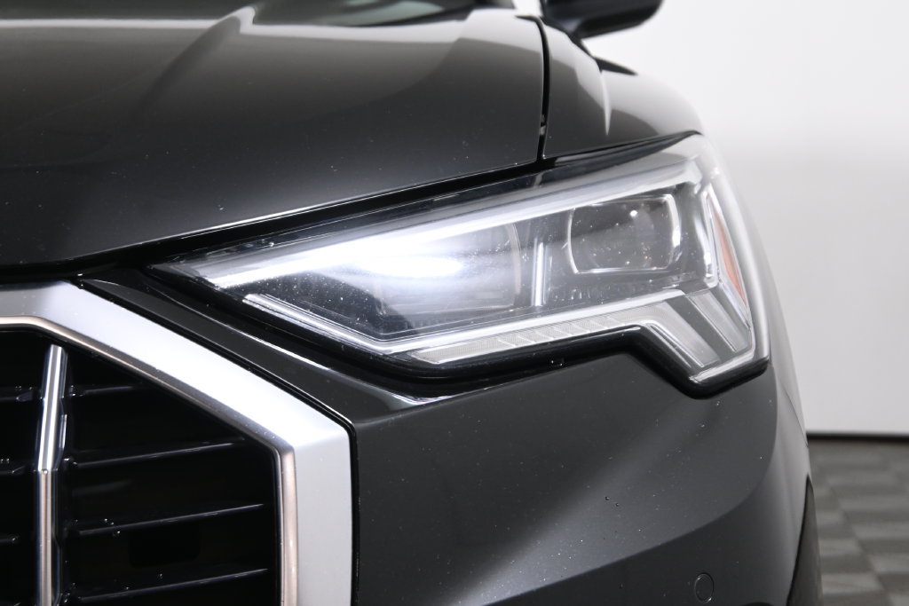 Used 2019 Audi Q3 2.0T Premium Plus w/ Premium Plus Package AWD/4WD image 11