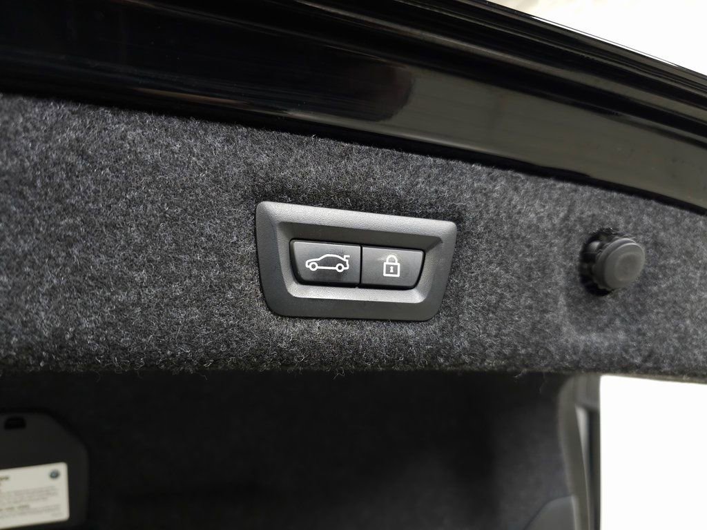 Used 2023 BMW 530i xDrive w/ Convenience Package image 9