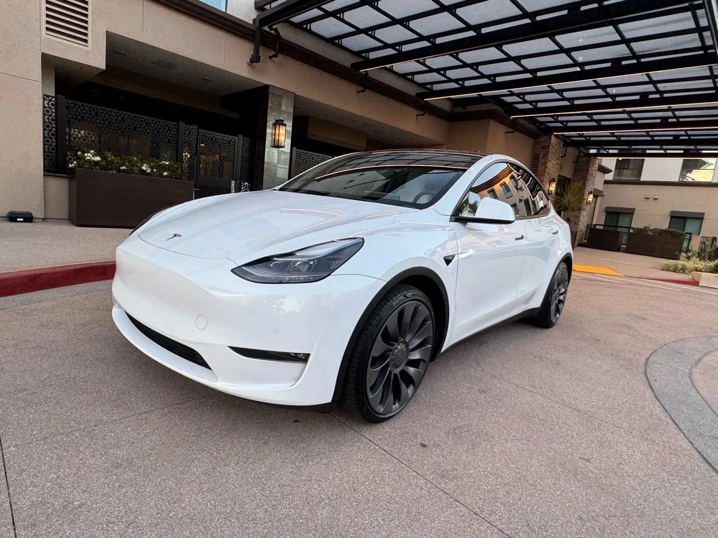 Used 2022 Tesla Model Y Performance AWD/4WD image 2