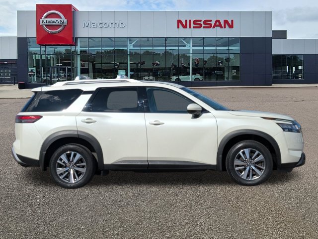 Certified 2024 Nissan Pathfinder SL AWD/4WD image 8