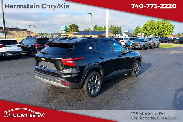 Used 2025 Chevrolet Trax LT FWD image 31