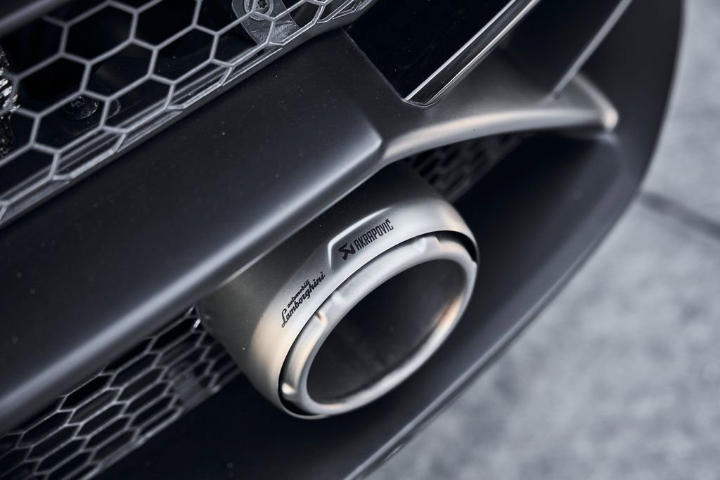 Used 2021 Lamborghini Huracan EVO image 11