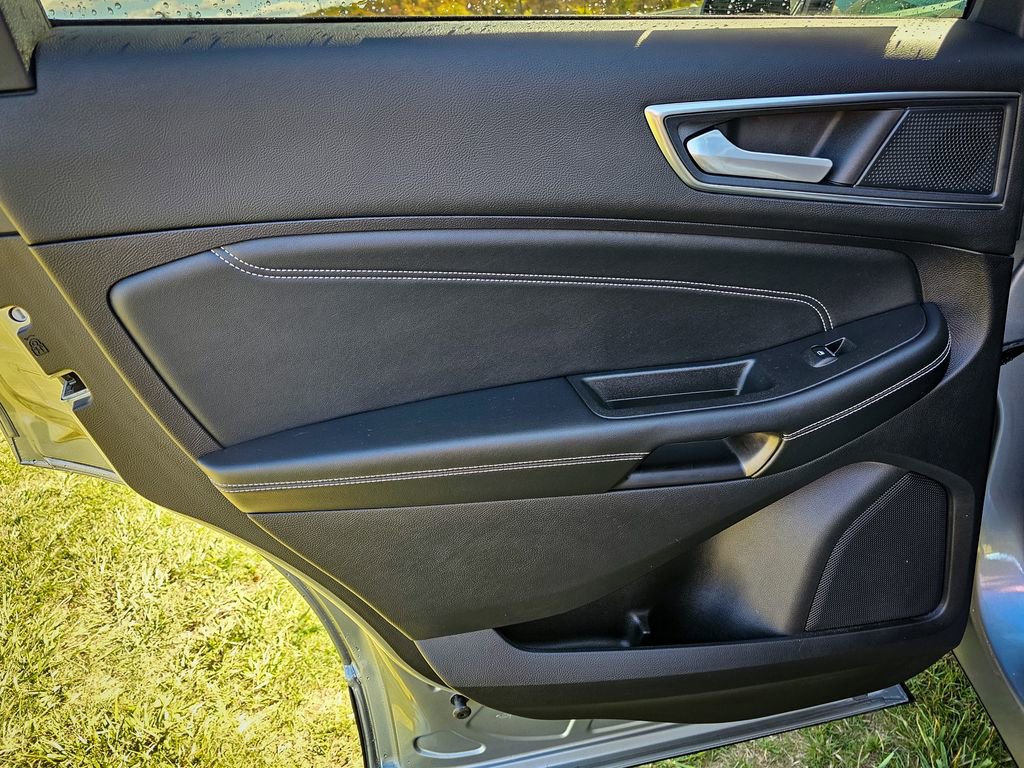 Used 2021 Ford Edge Titanium w/ Class II Trailer Tow Package image 31