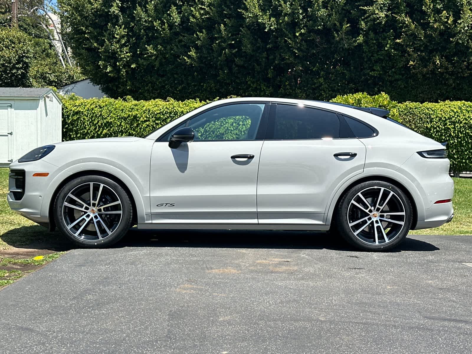 New 2026 Porsche Cayenne GTS AWD/4WD image 2