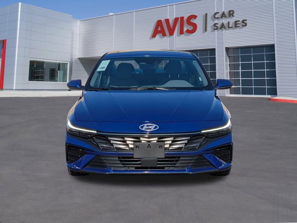 Used 2025 Hyundai Elantra SEL image 2