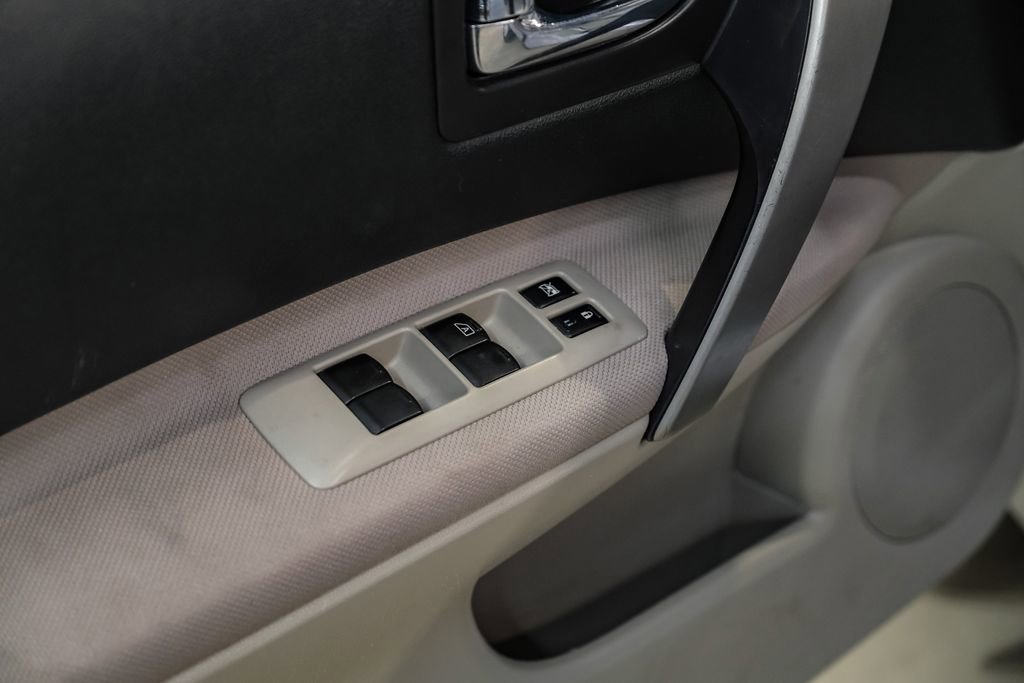 Used 2009 Nissan Rogue SL w/ Moonroof Pkg image 39