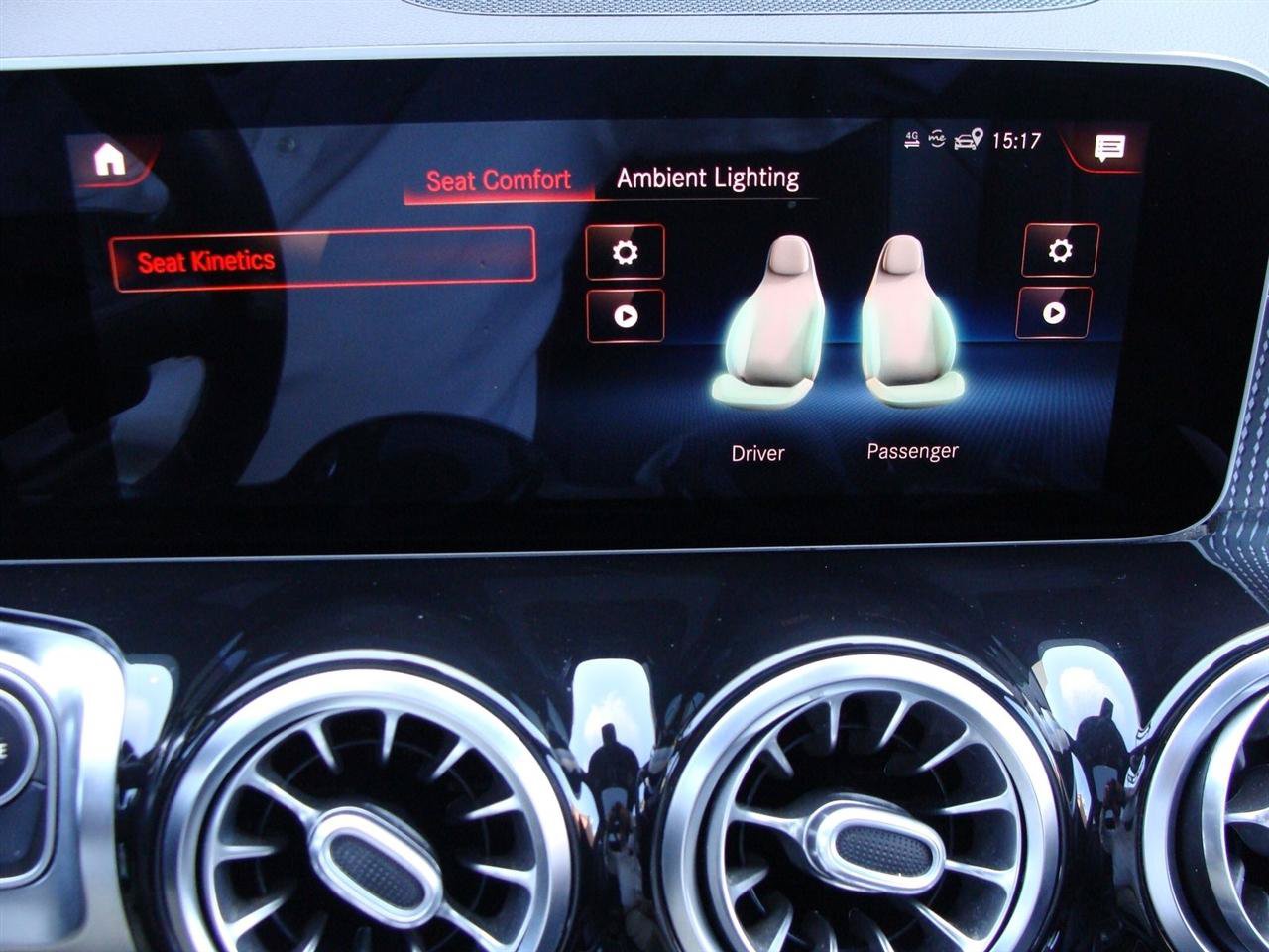 Used 2020 Mercedes-Benz GLB 250 4MATIC w/ Premium Package image 26