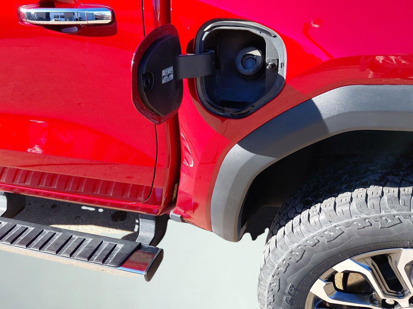 Used 2024 GMC Canyon Denali image 22