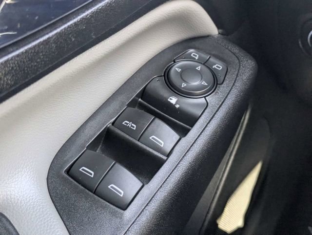 Used 2020 Chevrolet Equinox LS image 21