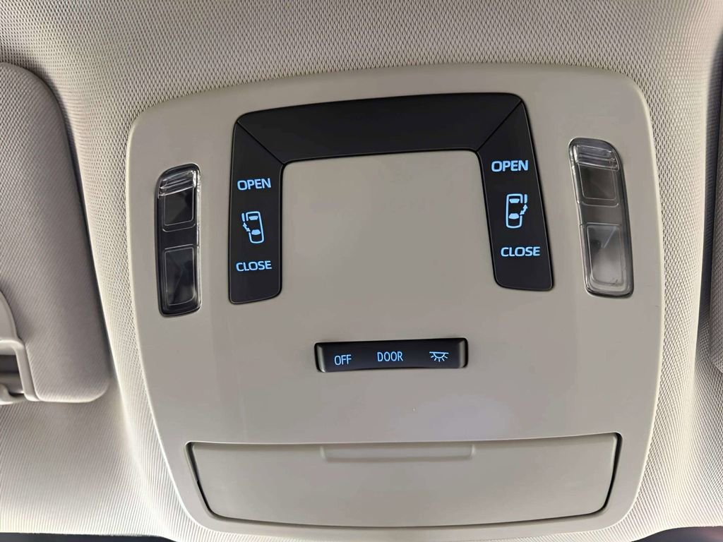 Used 2024 Toyota Sienna LE AWD/4WD image 34
