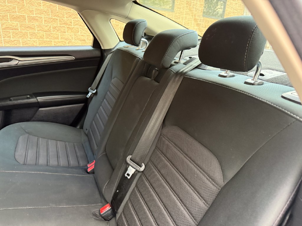 Used 2020 Ford Fusion SE FWD image 19