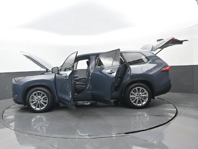 Used 2024 Toyota Grand Highlander AWD image 32