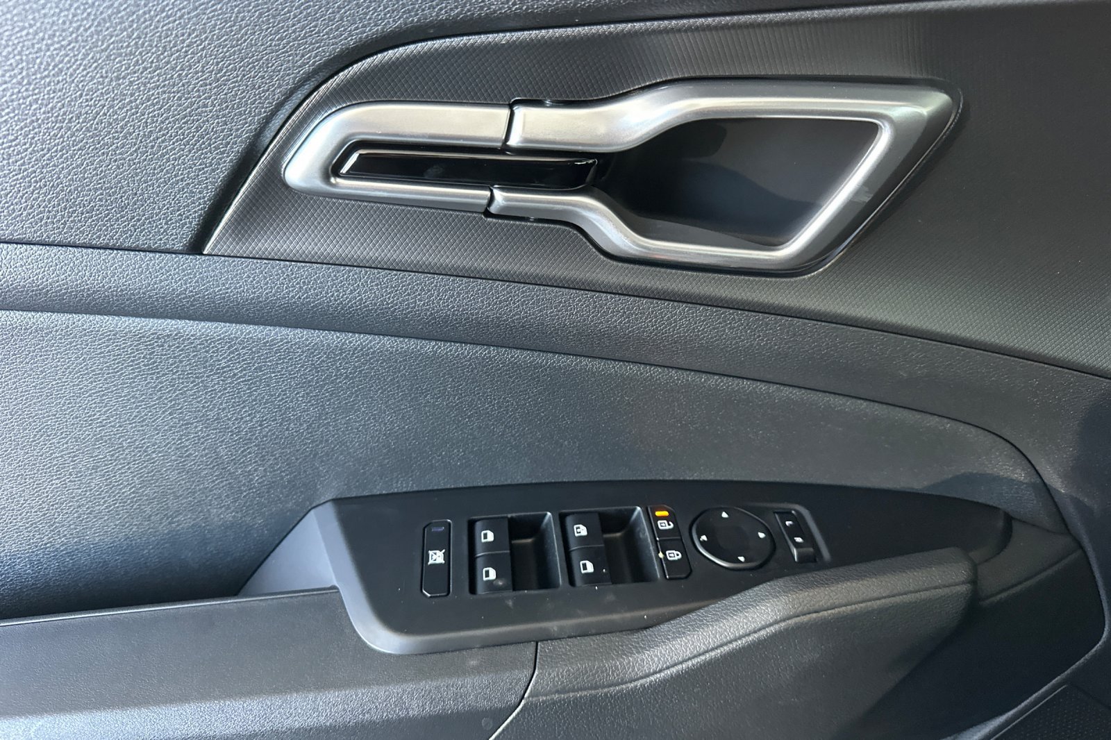 New 2027 Kia Sportage LX FWD image 11