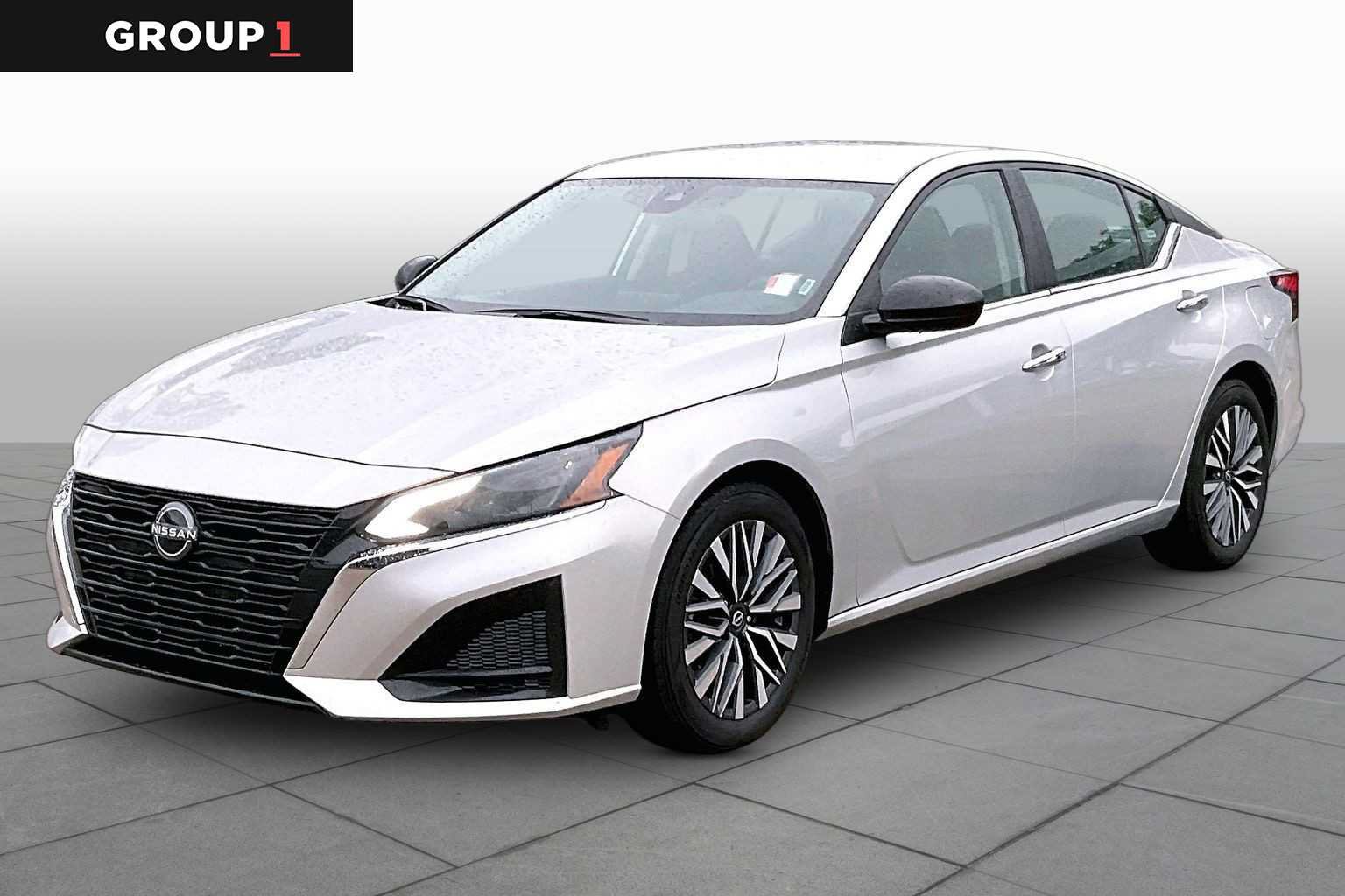 Used 2024 Nissan Altima 2.5 SV FWD image 1