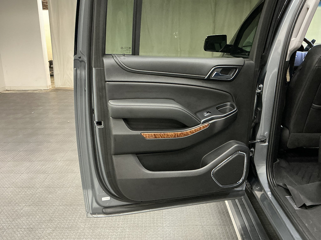 Used 2018 Chevrolet Suburban Premier AWD/4WD image 28