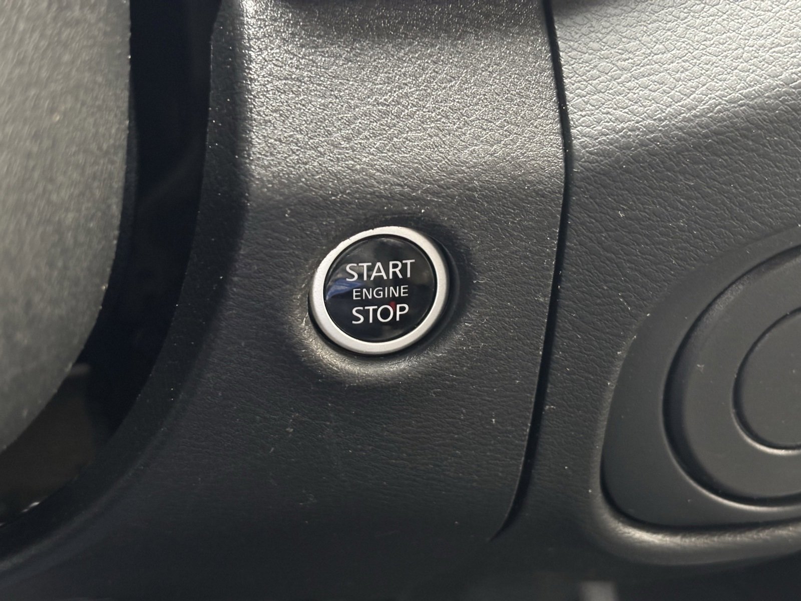 Used 2024 Nissan Frontier SV image 5