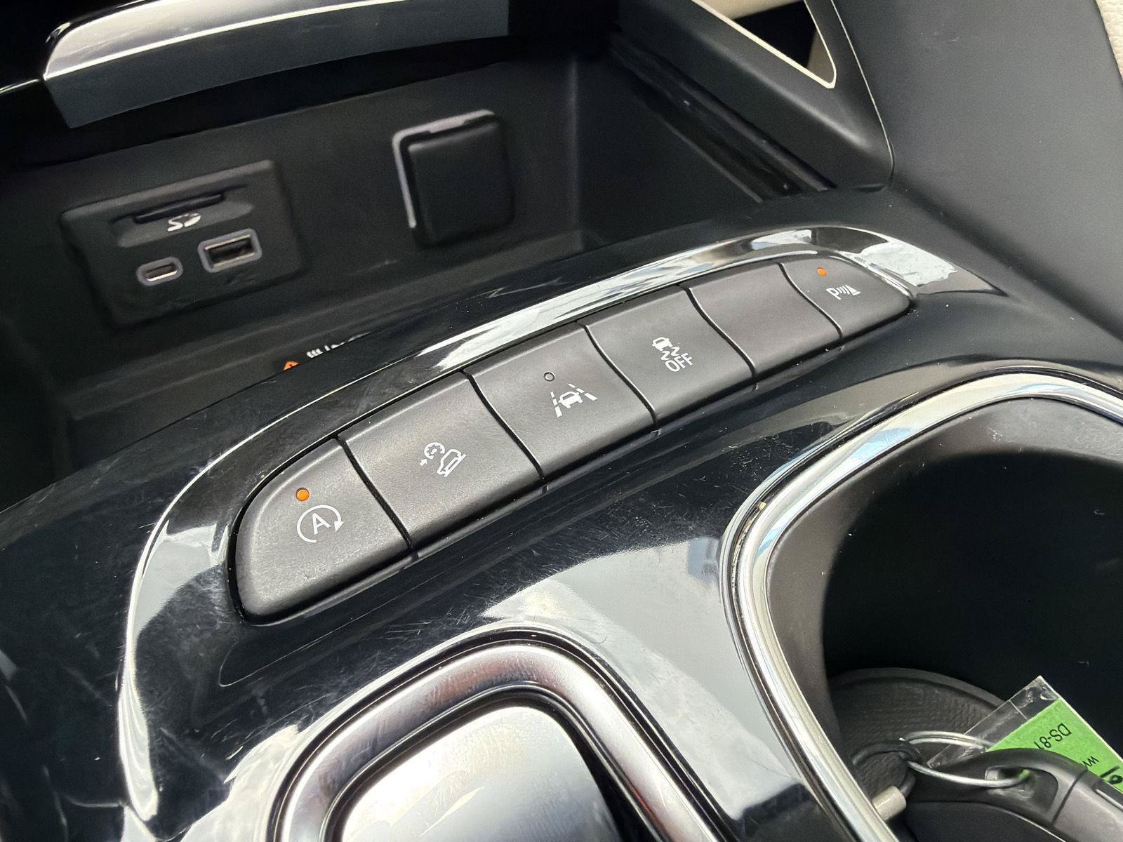 Used 2021 Buick Envision Avenir AWD/4WD image 34
