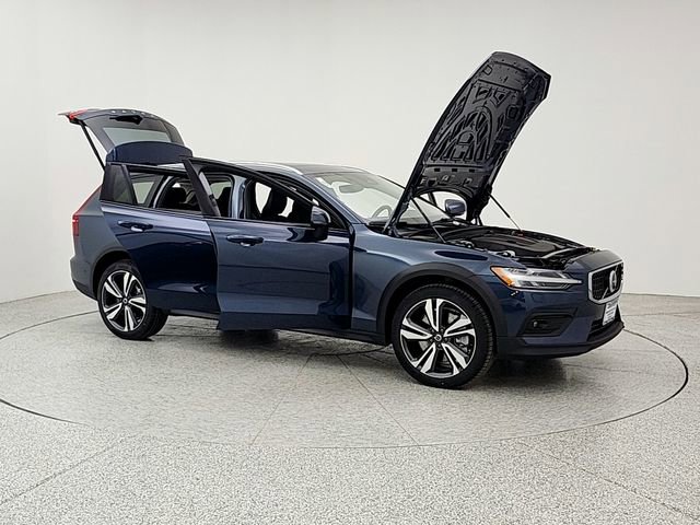 New 2026 Volvo V60 B5 Cross Country Plus w/ Climate Package image 10