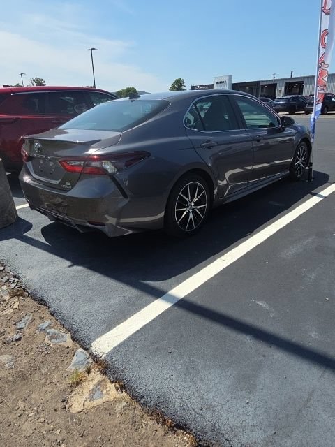 Used 2023 Toyota Camry SE w/ Cold Weather Package FWD image 4
