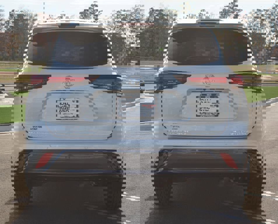 Used 2025 Toyota Highlander Limited image 3