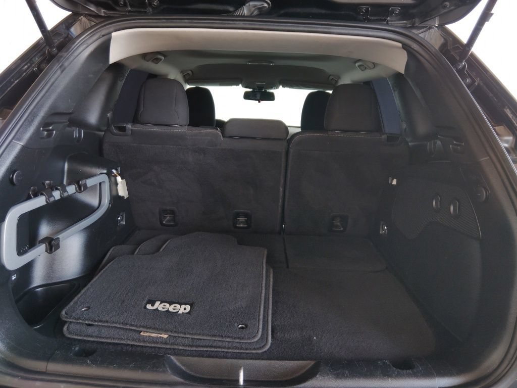 Used 2016 Jeep Cherokee Latitude w/ Comfort & Sound Group FWD image 17
