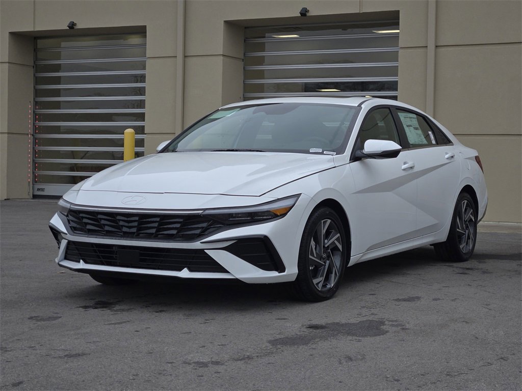 Used 2025 Hyundai Elantra Limited image 2