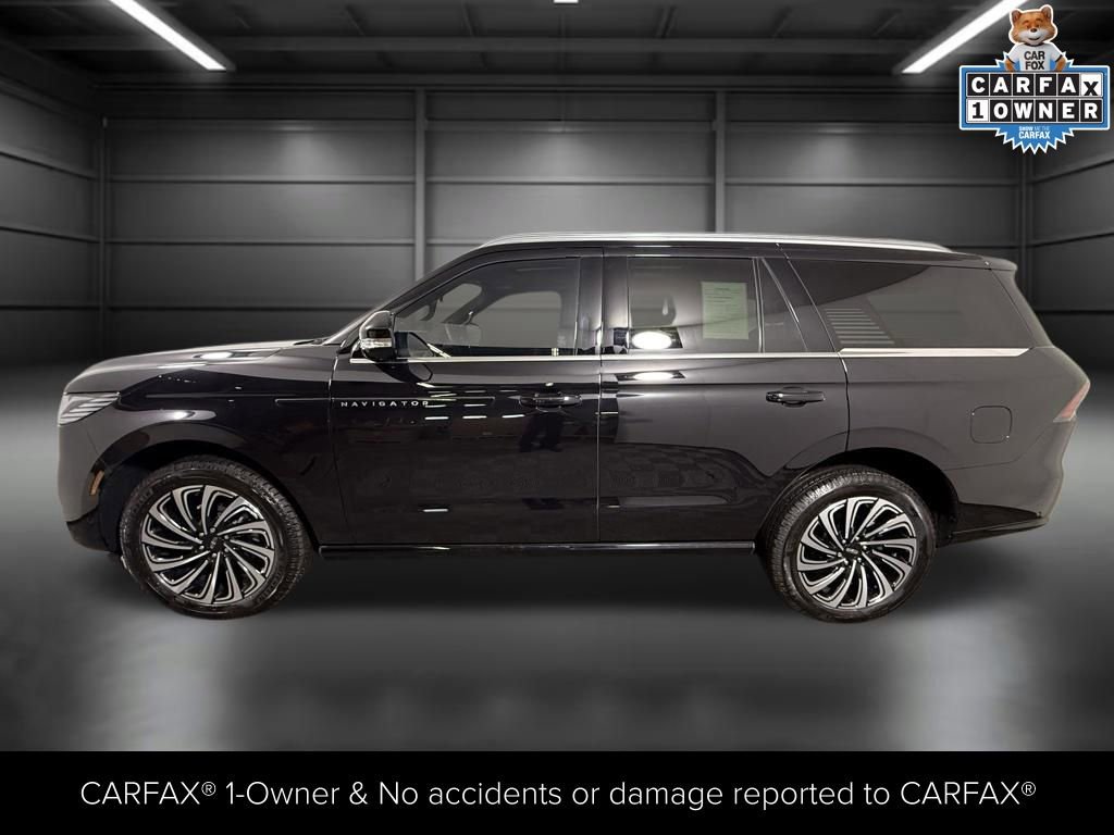 Used 2025 Lincoln Navigator Black Label image 3