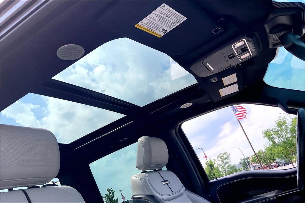 Used 2023 Ford F150 Lightning Platinum AWD/4WD image 22