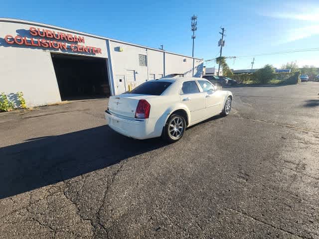 Used 2010 Chrysler 300 C w/ Luxury Group II AWD/4WD image 15