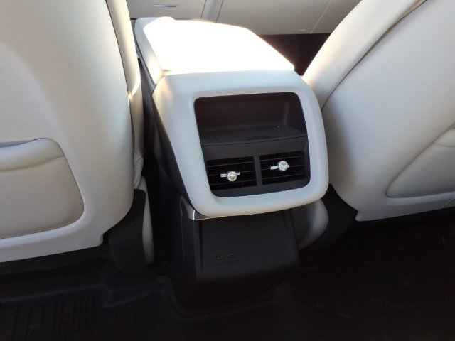 Used 2024 Cadillac Lyriq Luxury AWD/4WD image 15