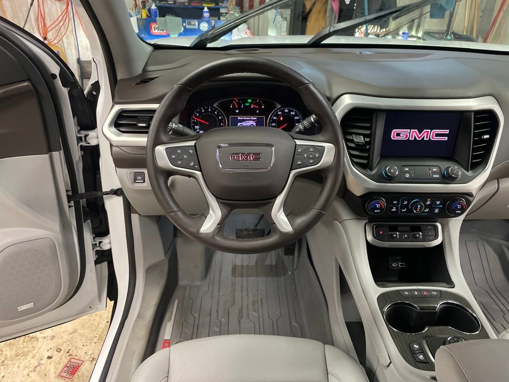 Certified 2023 GMC Acadia SLT w/ Preferred Package image 16