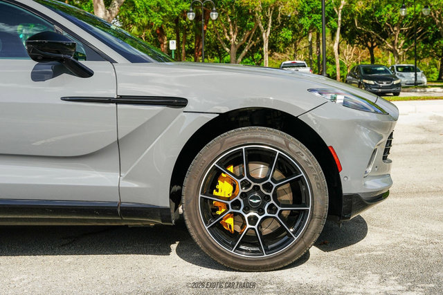 Used 2021 Aston Martin DBX AWD/4WD image 11
