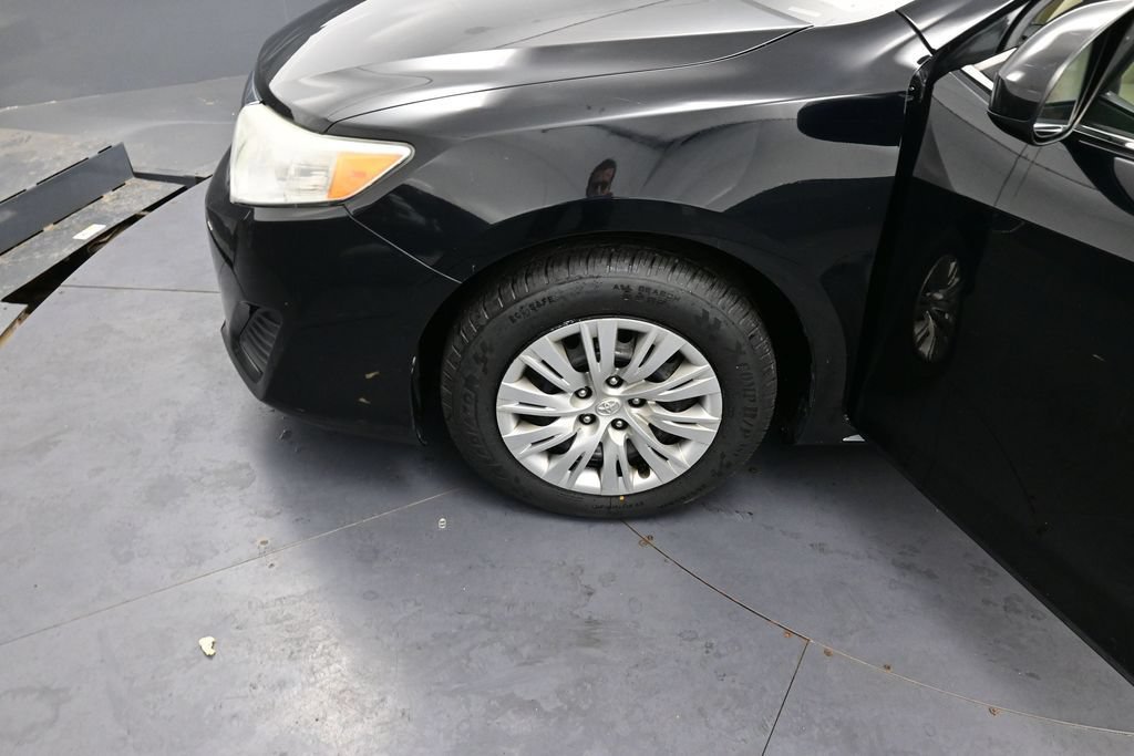 Used 2014 Toyota Camry LE FWD image 11