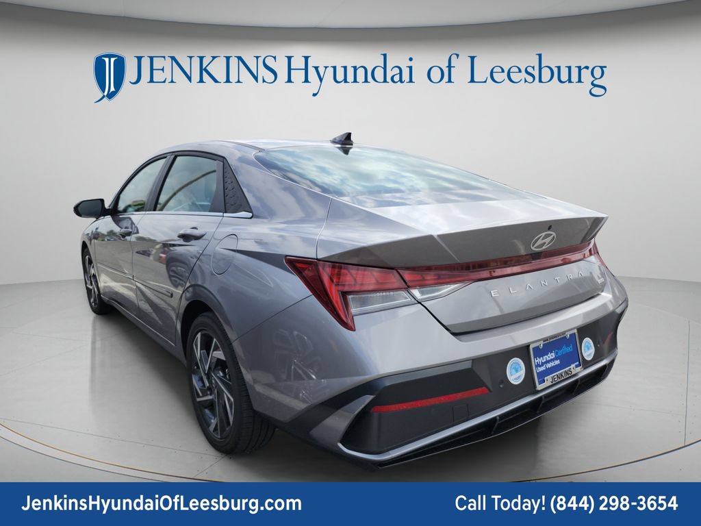 Certified 2024 Hyundai Elantra Limited FWD image 3