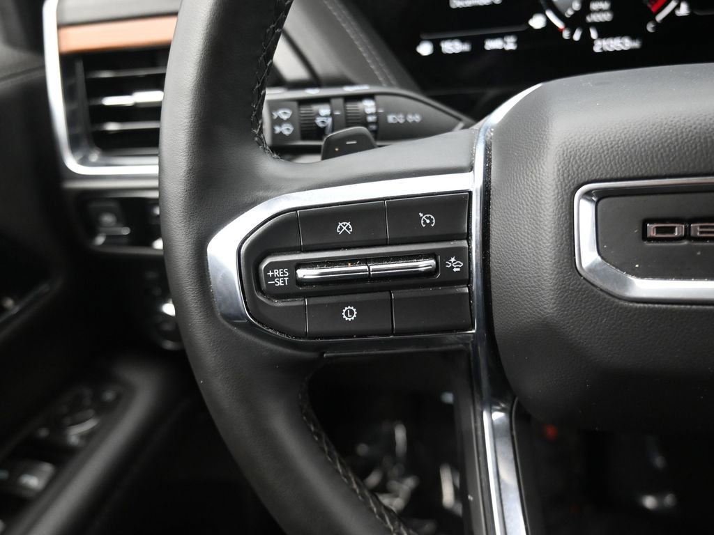 Used 2025 GMC Yukon XL Denali image 25