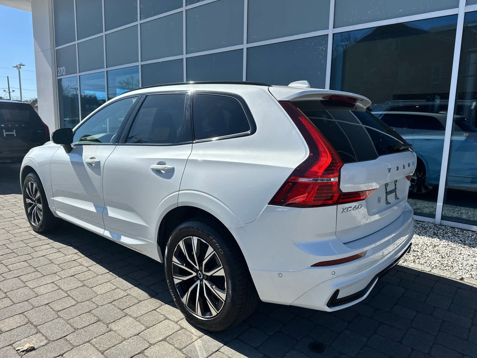 Used 2025 Volvo XC60 B5 Plus image 22