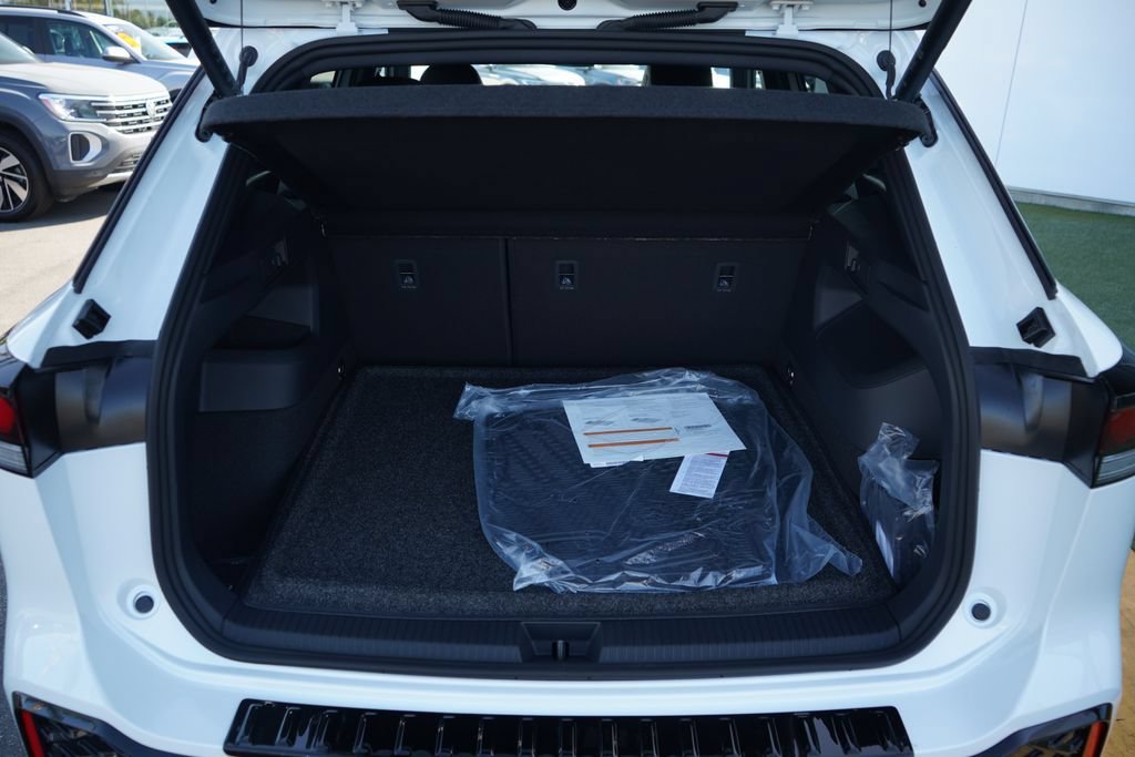 New 2026 Volkswagen Tiguan SE R-Line AWD/4WD image 11