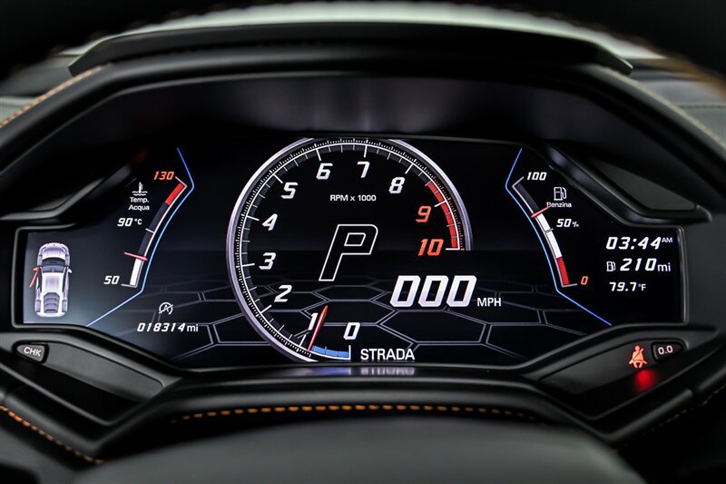 Used 2020 Lamborghini Huracan EVO RWD image 19