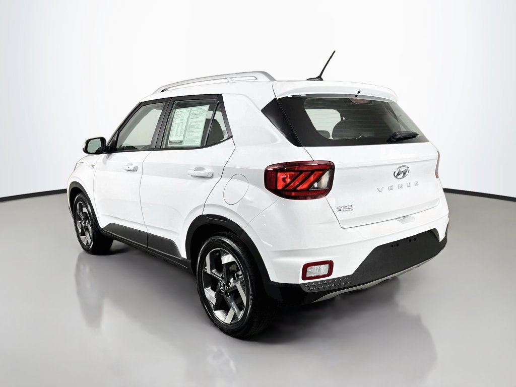 Used 2025 Hyundai Venue SEL FWD image 6