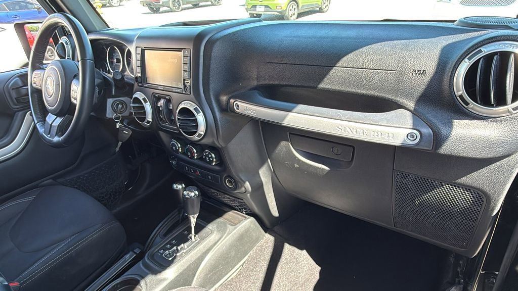 Used 2018 Jeep Wrangler Unlimited Sahara image 37