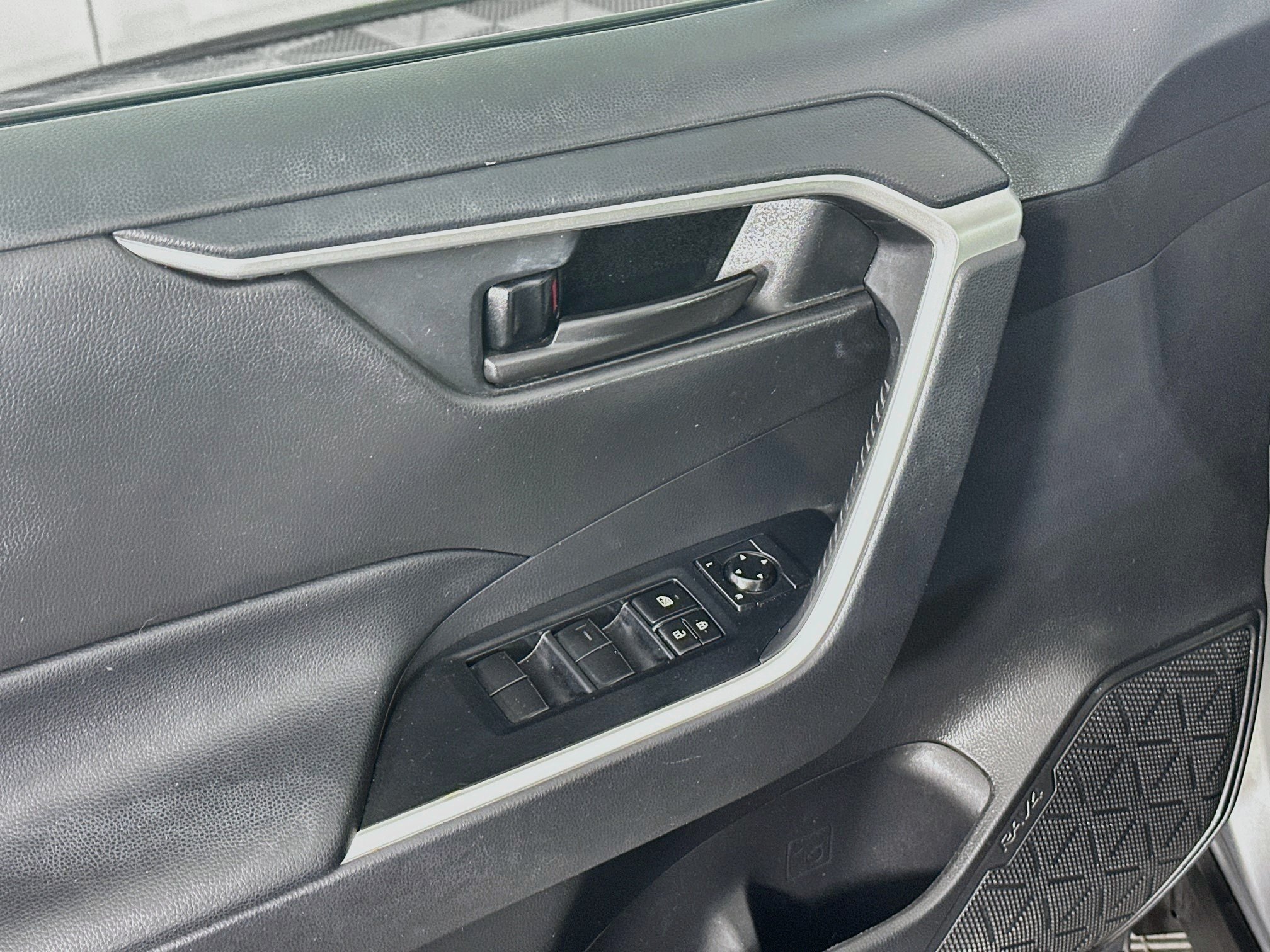 Used 2020 Toyota RAV4 LE w/ All Weather Liner Package FWD image 15