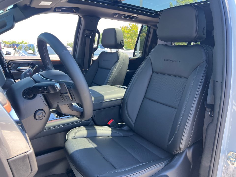 New 2026 GMC Yukon XL Denali w/ Sun & Power Step Package AWD/4WD image 30