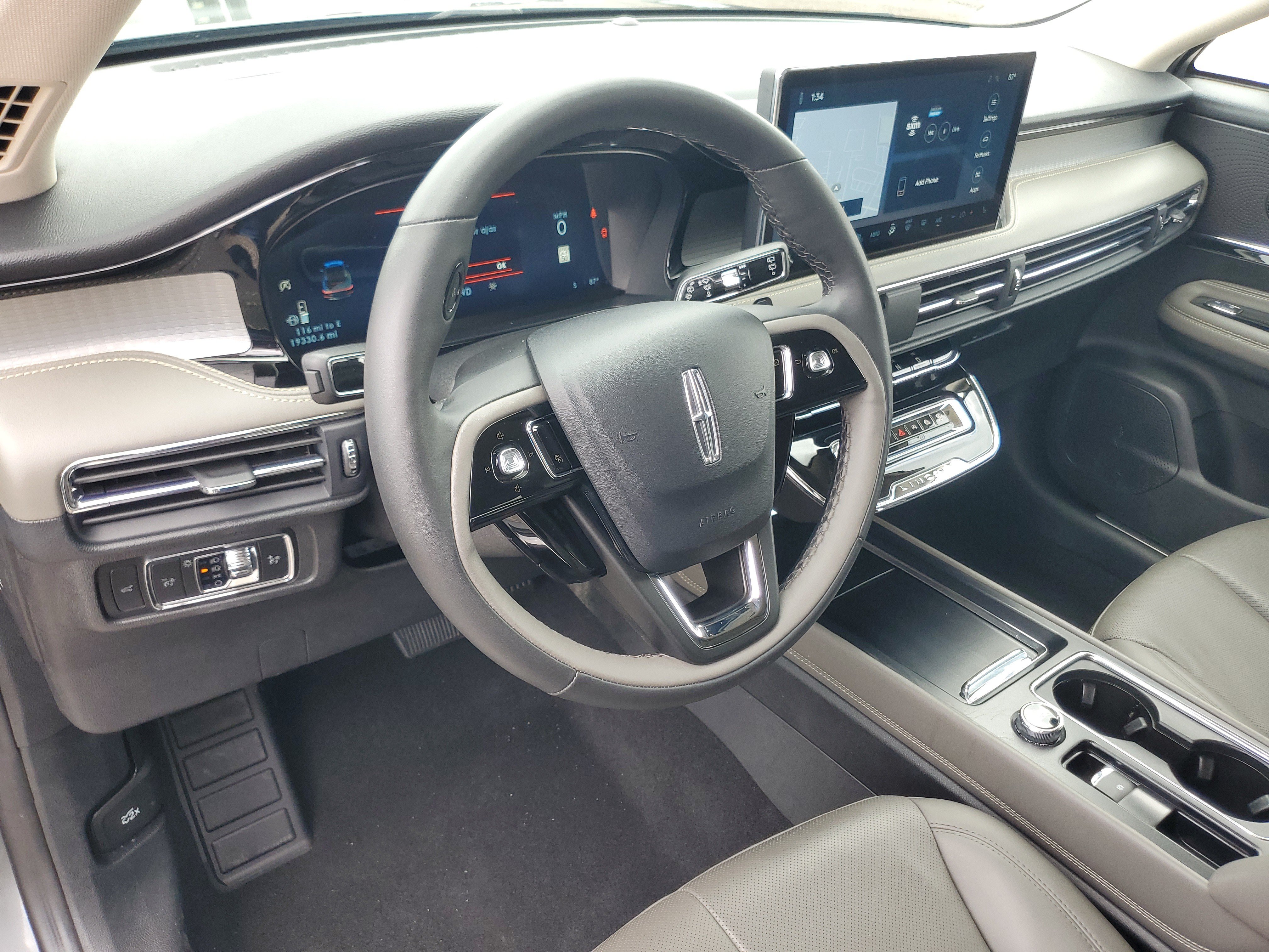Certified 2024 Lincoln Corsair AWD w/ Equipment Group 101A image 13